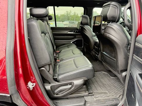 Used 2024 Jeep Wagoneer Series III w/ Premium Group I AWD/4WD image 42