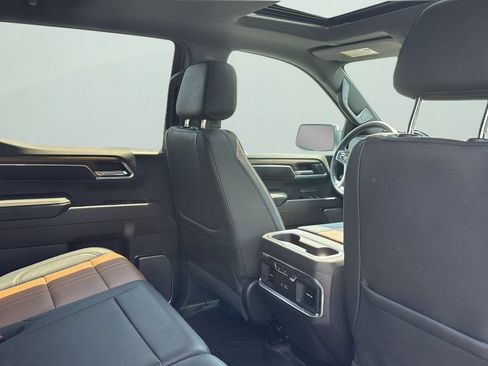 Used 2024 Chevrolet Silverado 1500 High Country w/ High Country Premium Package AWD/4WD image 17