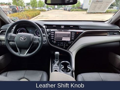 Used 2018 Toyota Camry XLE FWD image 19