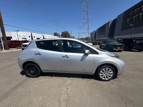 Used 2013 Nissan Leaf S w/ Recycling/Organizational Pkg FWD image 6