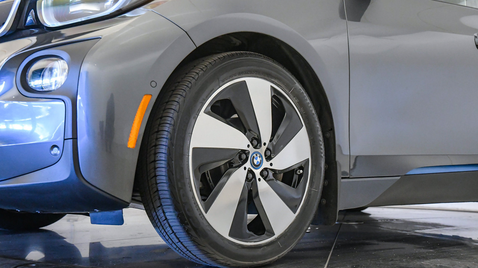 Used 2017 BMW i3 w/ Range Extender RWD image 9