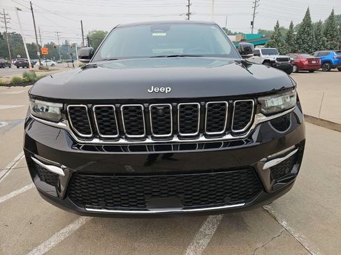 Certified 2023 Jeep Grand Cherokee Limited w/ Luxury Tech Group II AWD/4WD image 6