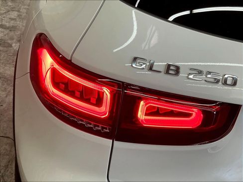 Used 2020 Mercedes-Benz GLB 250 4MATIC image 30