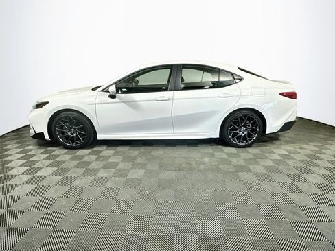 Used 2025 Toyota Camry SE w/ Convenience Package FWD image 5