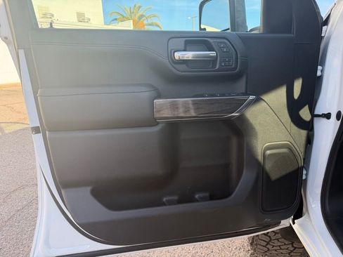 Used 2020 Chevrolet Silverado 2500 LTZ w/ Z71 Off-Road Package image 9