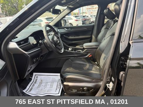 Used 2024 Jeep Grand Cherokee Altitude AWD/4WD image 16