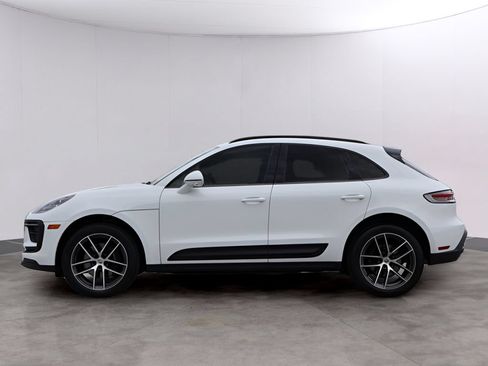 Certified 2023 Porsche Macan AWD/4WD image 4