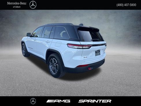 Used 2022 Jeep Grand Cherokee Trailhawk w/ Luxury Tech Group III AWD/4WD image 3