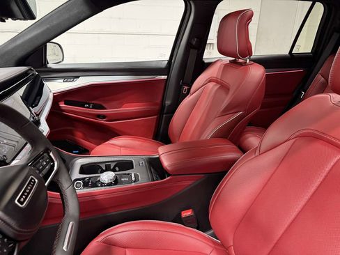 Used 2024 Jeep Wagoneer Launch Edition image 15