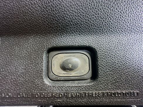 Used 2017 Ford Explorer Limited image 36