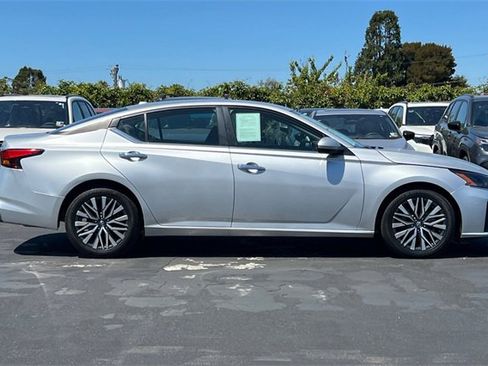 Used 2023 Nissan Altima 2.5 SV image 3
