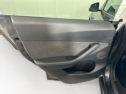 Used 2024 Tesla Model Y Long Range AWD/4WD image 26