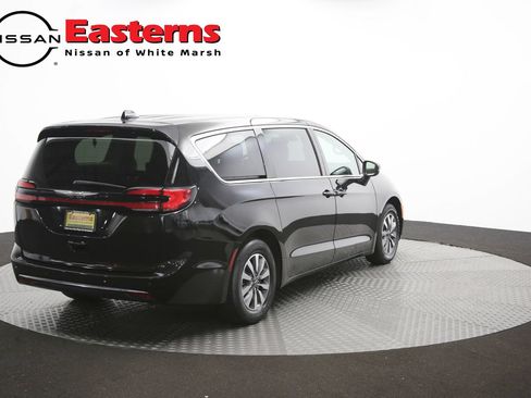 Used 2023 Chrysler Pacifica Touring-L FWD image 42