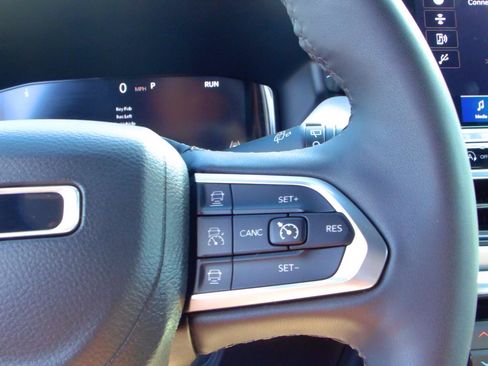 Used 2023 Jeep Compass Limited w/ Elite Group AWD/4WD image 18
