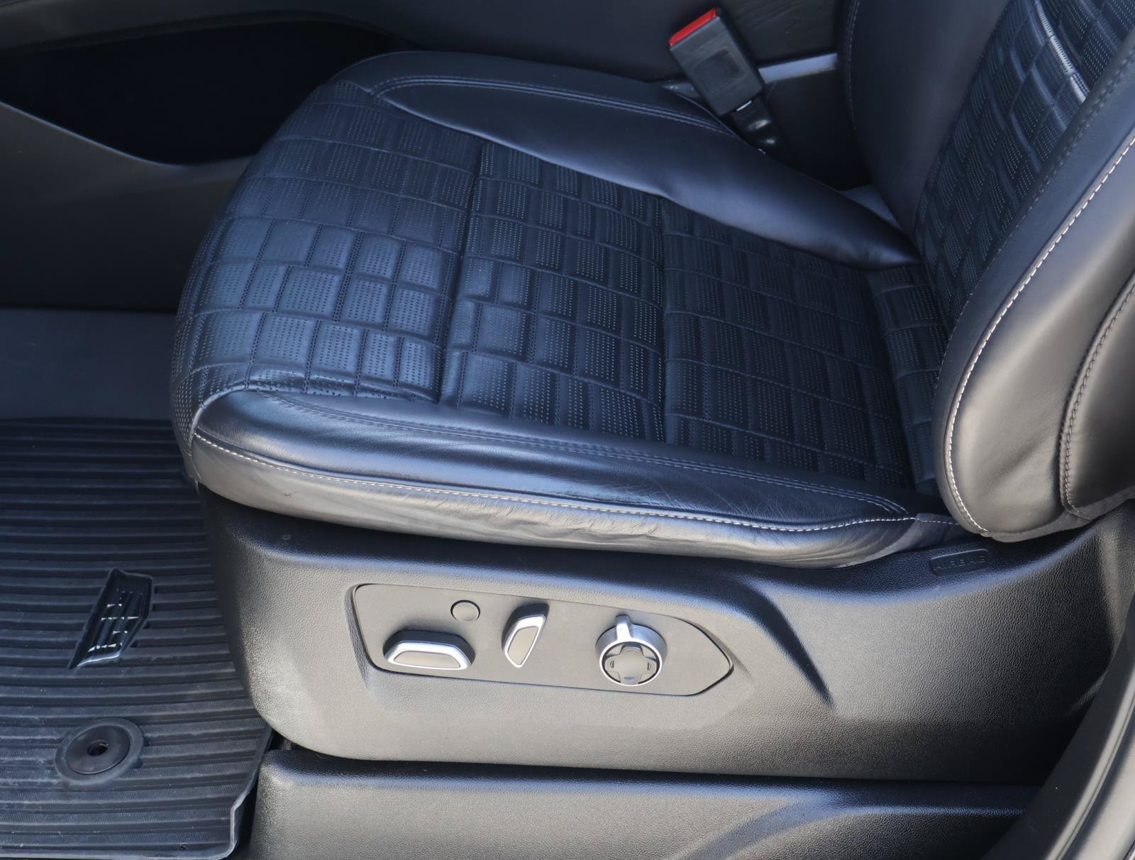 Certified 2023 Cadillac Escalade Sport Platinum w/ LPO, Floor Liner Package AWD/4WD image 22