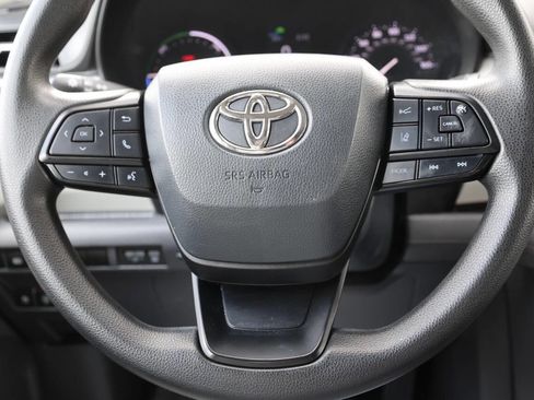 Used 2023 Toyota Sienna LE FWD image 19