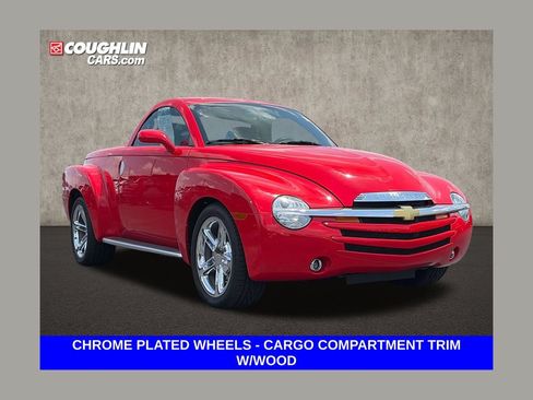 Used 2004 Chevrolet SSR w/ Preferred Equipment Group RWD image 1