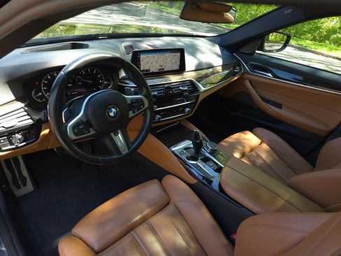 Used 2019 BMW 540i xDrive w/ M Sport Package image 2