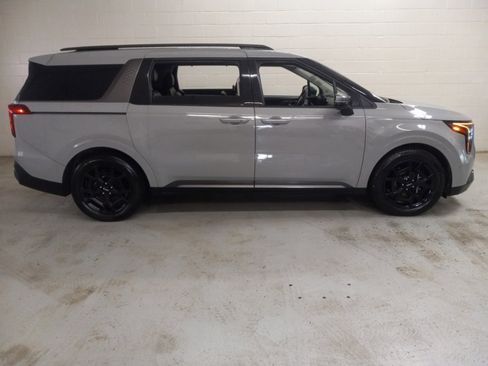 Certified 2025 Kia Carnival SX image 2