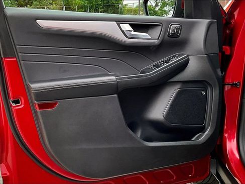 Certified 2025 Ford Escape SE w/ PHEV Premium Package FWD image 22