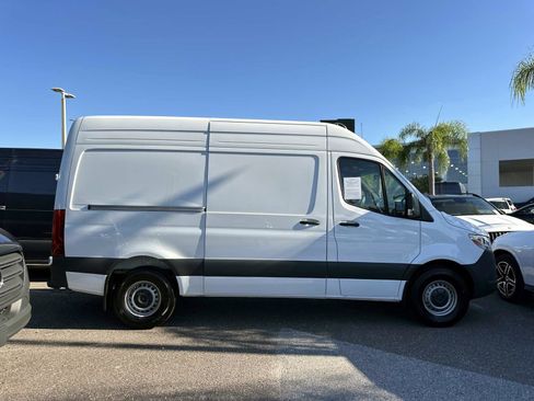 Used 2025 Mercedes-Benz Sprinter 2500 image 4