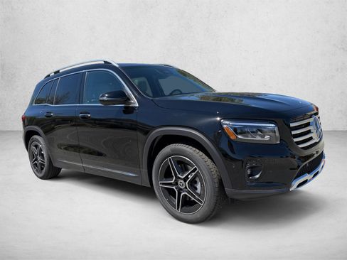 Used 2026 Mercedes-Benz GLB 250 4MATIC image 3