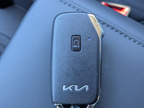 Certified 2025 Kia Niro Wind image 36