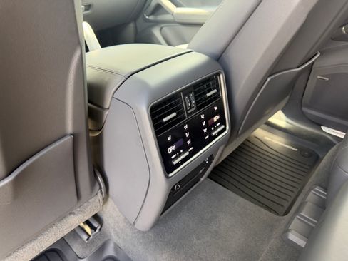 Certified 2023 Porsche Cayenne Platinum Edition AWD/4WD image 23