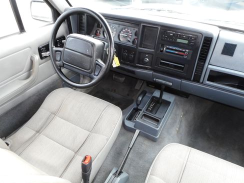 Used 1996 Jeep Cherokee 4WD 4-Door image 21