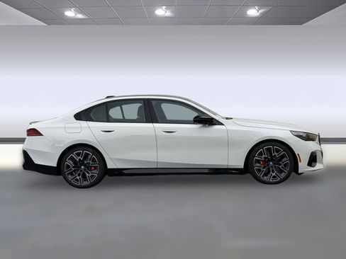 Used 2025 BMW i5 M60 w/ Premium Package image 7