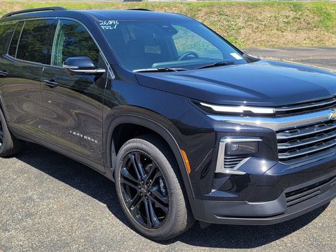 New 2026 Chevrolet Traverse LT w/ Driver Confidence Package image 2