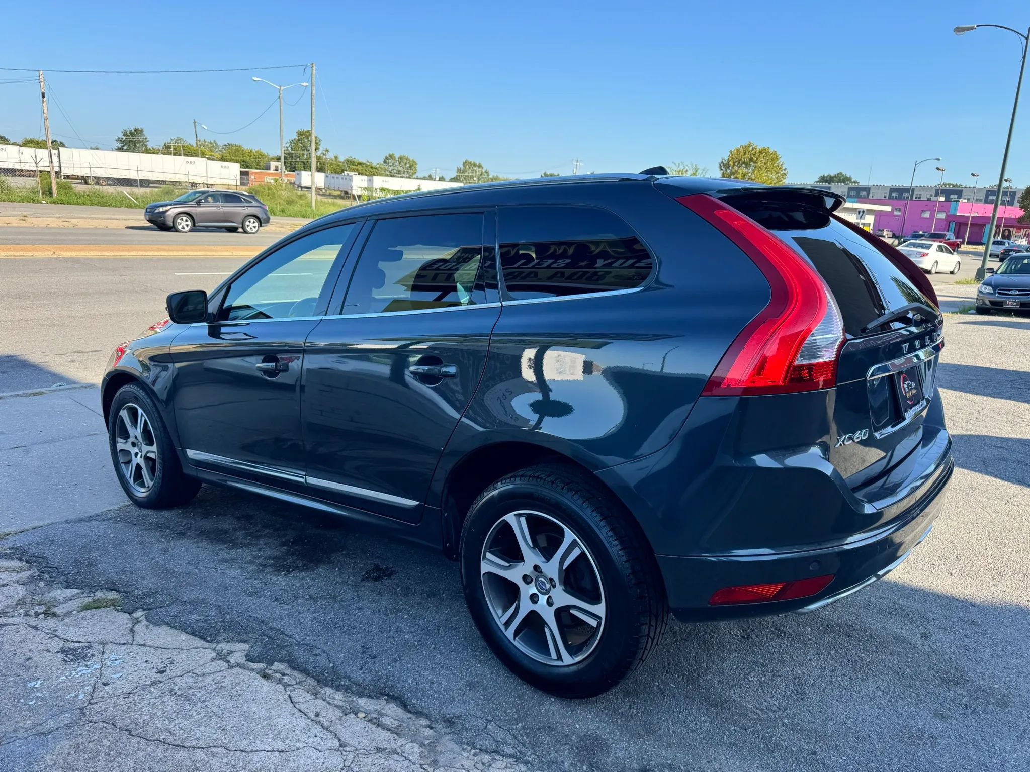 Used 2015 Volvo XC60 T6 w/ Protection Package AWD/4WD image 5