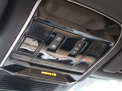 Used 2024 Land Rover Range Rover Long Wheelbase Autobiography image 29