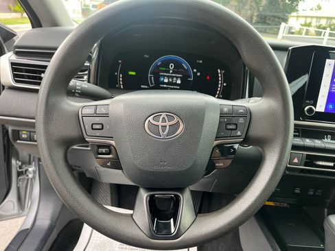 Used 2025 Toyota Camry LE FWD image 12