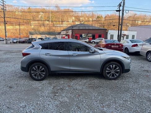 Used 2018 INFINITI QX30 Premium w/ Navigation Package image 6