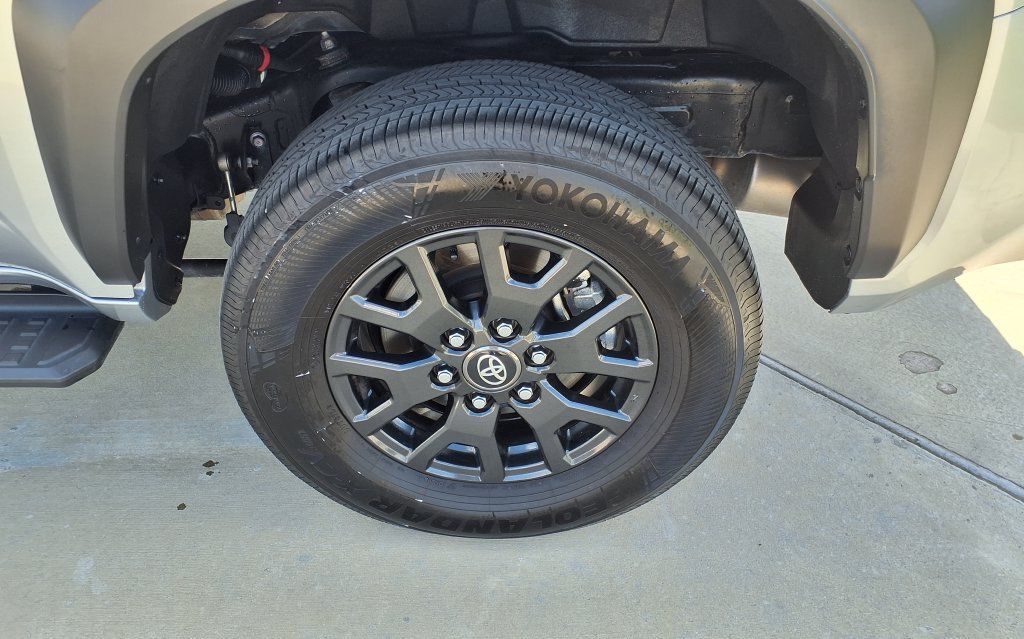 Used 2025 Toyota 4Runner SR5 AWD/4WD image 34