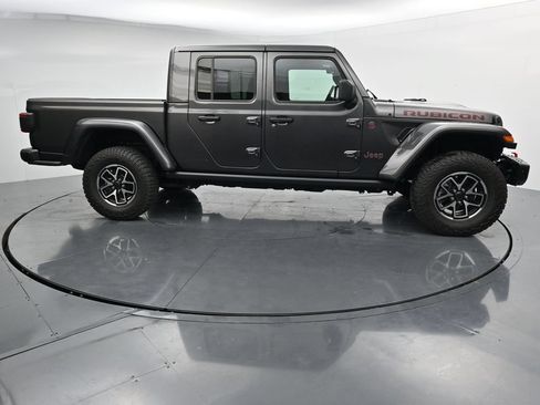 Used 2025 Jeep Gladiator Rubicon AWD/4WD image 9
