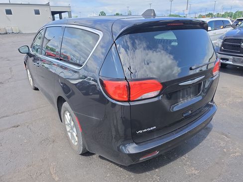 Used 2023 Chrysler Voyager LX FWD image 5