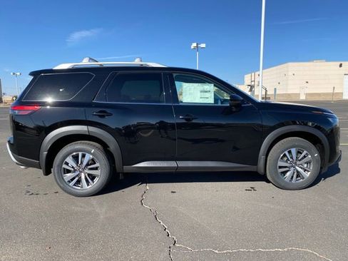 New 2025 Nissan Pathfinder SL image 7