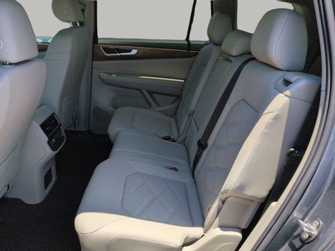 Used 2024 Volkswagen Atlas SE FWD image 19