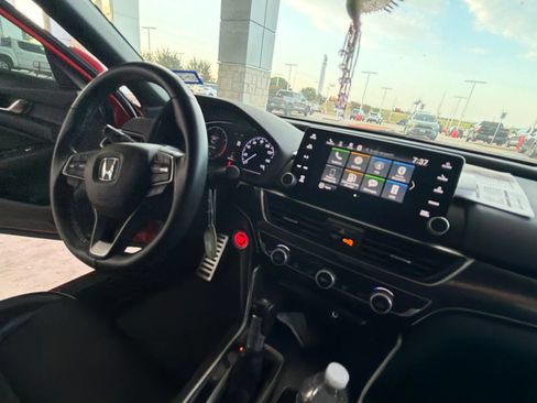 Used 2018 Honda Accord Sport image 24