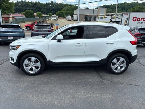 Used 2022 Volvo XC40 T5 Momentum AWD/4WD image 4