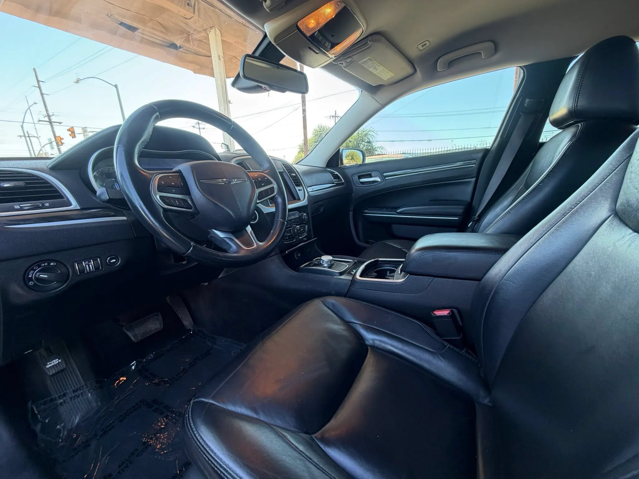 Used 2018 Chrysler 300 Touring L RWD image 9