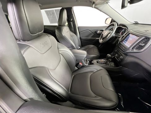 Used 2022 Jeep Cherokee Latitude Lux w/ Mopar Interior Package AWD/4WD image 26