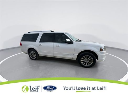 Used 2017 Lincoln Navigator L Select image 13