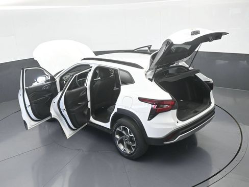 Used 2024 Chevrolet Trax LT FWD image 61