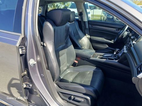 Used 2018 Honda Accord Touring image 17