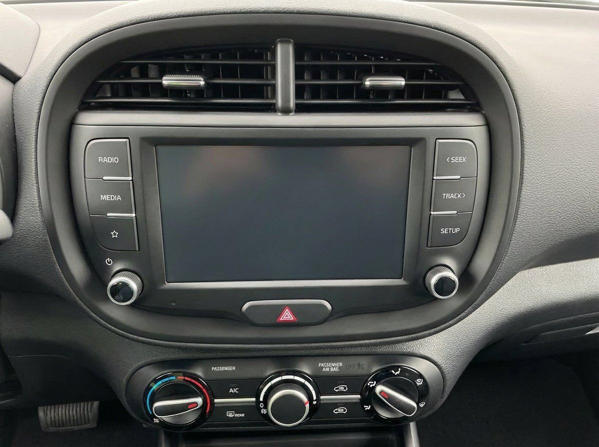 Used 2025 Kia Soul LX w/ LX Technology Package FWD image 19