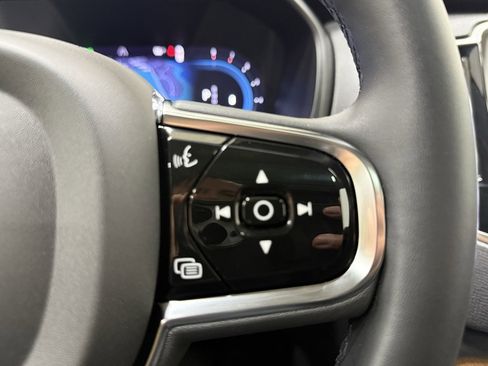 Used 2023 Volvo XC90 B6 Plus image 26