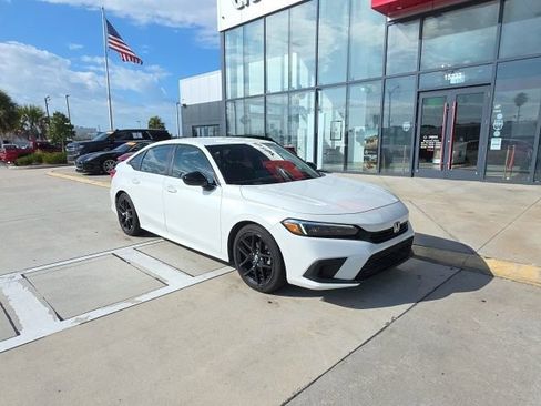 Used 2023 Honda Civic Sport image 2